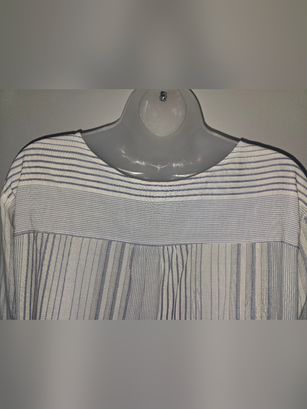 Victoria's Secret Striped Blouse - Blue & White Vertical Stripe V-Neck Top Large - Picture 8 of 11